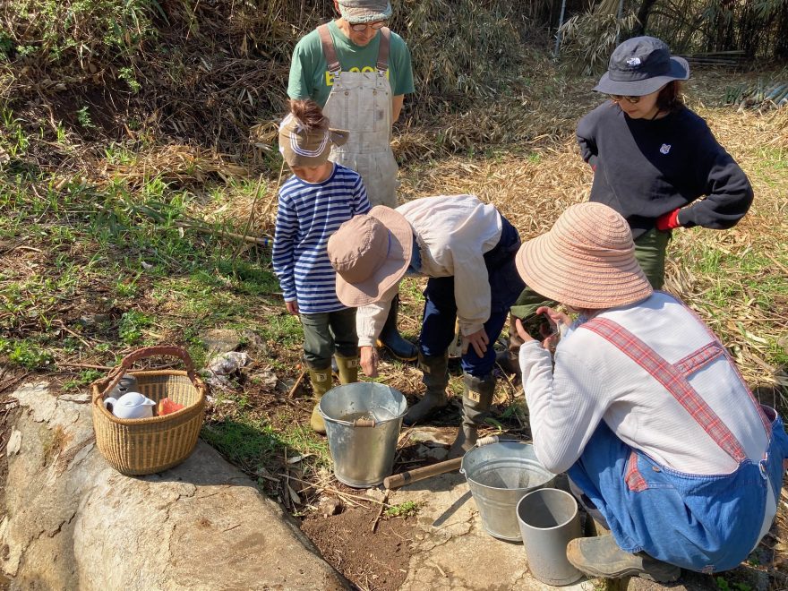 温度計で湯温が65度になるところをみんなで見守り中